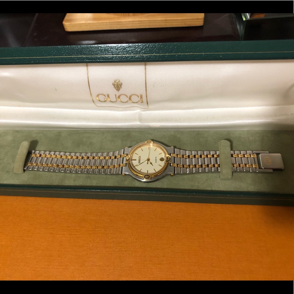 Gucci 9000M SwissMade Stainless Steel Luxury Watch